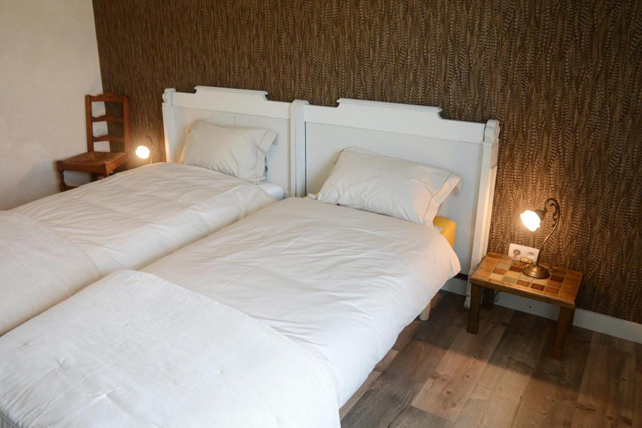 O Mont Des Rnauds Hotel Bertrix Bagian luar foto