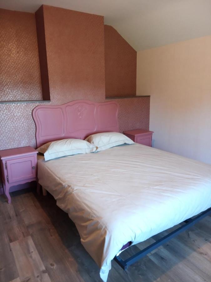 O Mont Des Rnauds Hotel Bertrix Bagian luar foto
